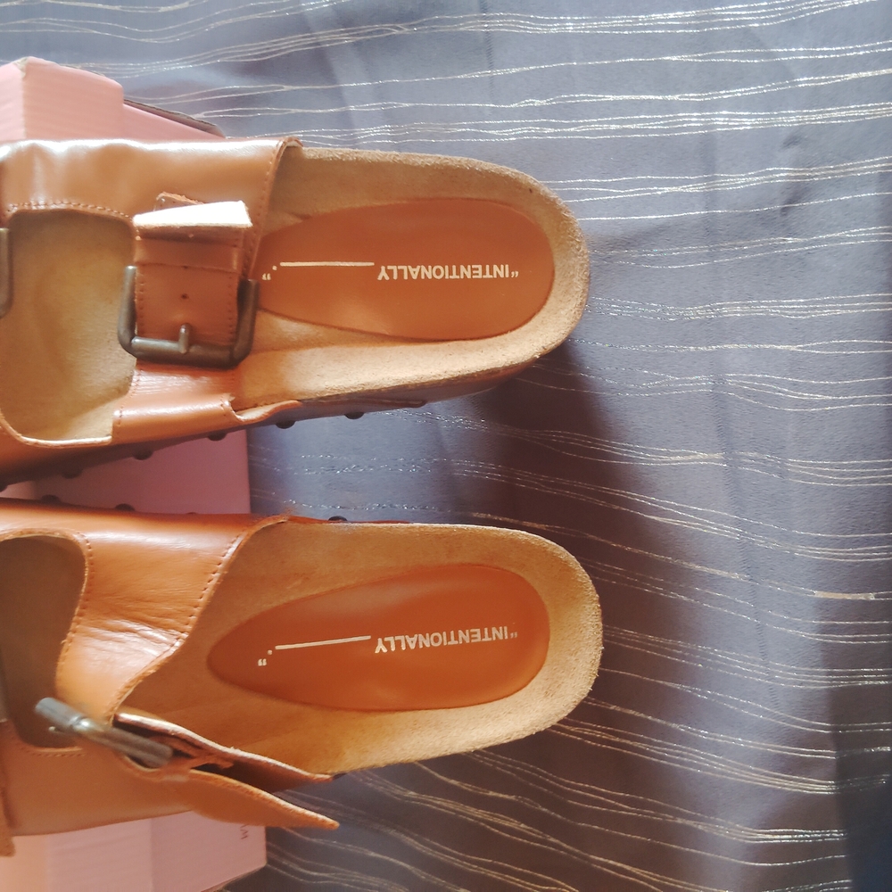 Women's Tan Sandals